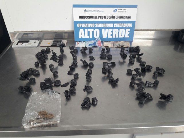 <b>Listo para la venta.</b> Marihuana en paquetes pequeños, listos para ser distribuidos. 