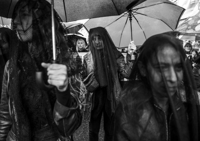 <div><b>Octubre 2016.</b> Marcha en protesta de la violencia contra las mujeres y en solidaridad por el brutal asesinato de una niña de 16 años en Mar del Plata. El autor es Abramovich Eitan.</div>